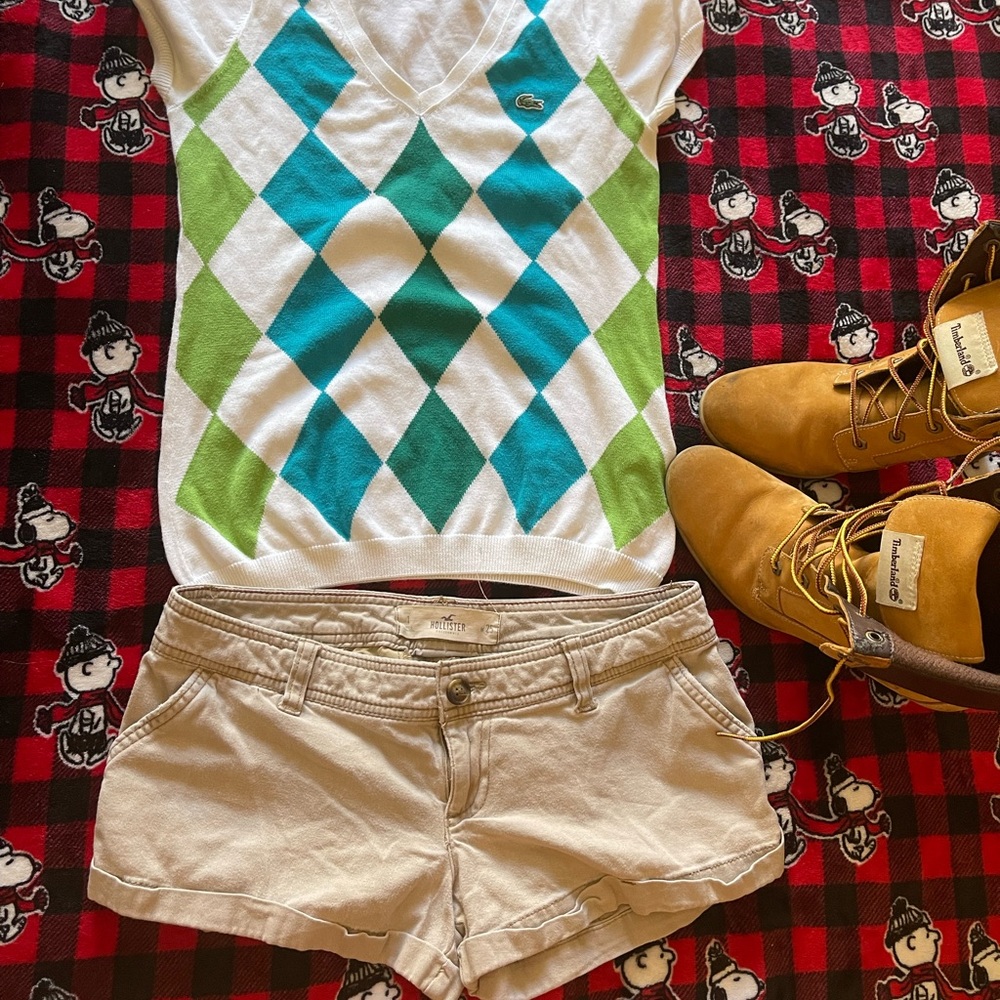 Hollister Abercrombie khaki shorts 

Please checkout my other items!